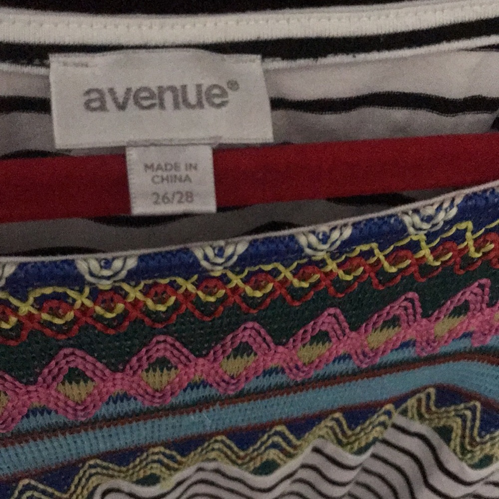 Avenue 26/28 unique black white strip embroidered - Picture 5 of 8